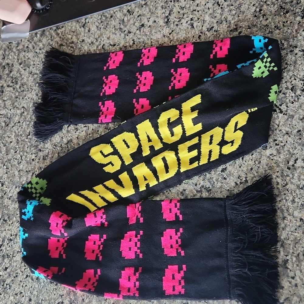 Space Invaders, Atari, Gamer, scarf, black, yellow, alien, pink, blue, f…